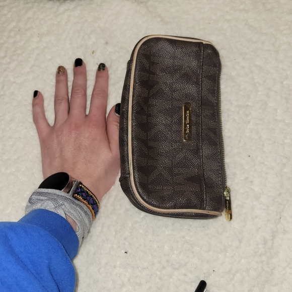 Michael Kors cosmetic case - Picture 10 of 11